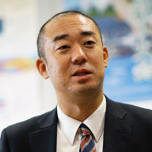 西村 成弘